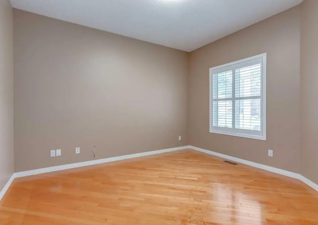 115 Scimitar Heath NW Calgary AB T3L 2E1
