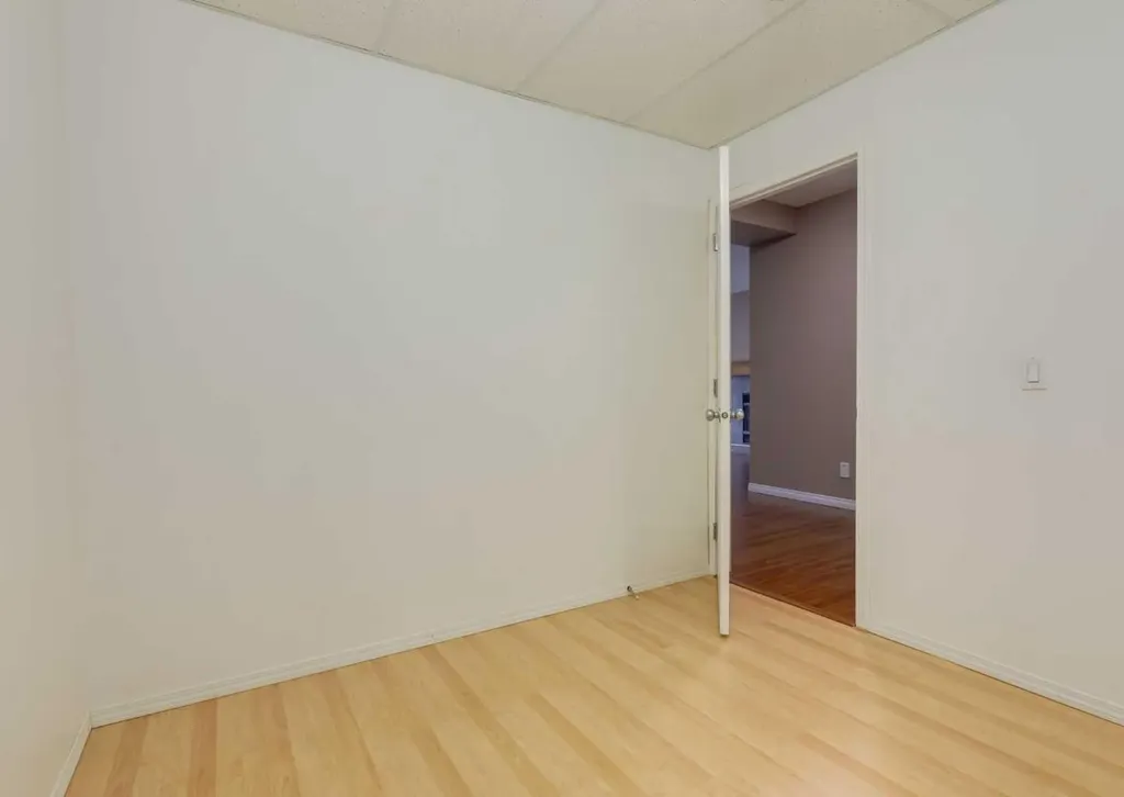 115 Scimitar Heath NW Calgary AB T3L 2E1