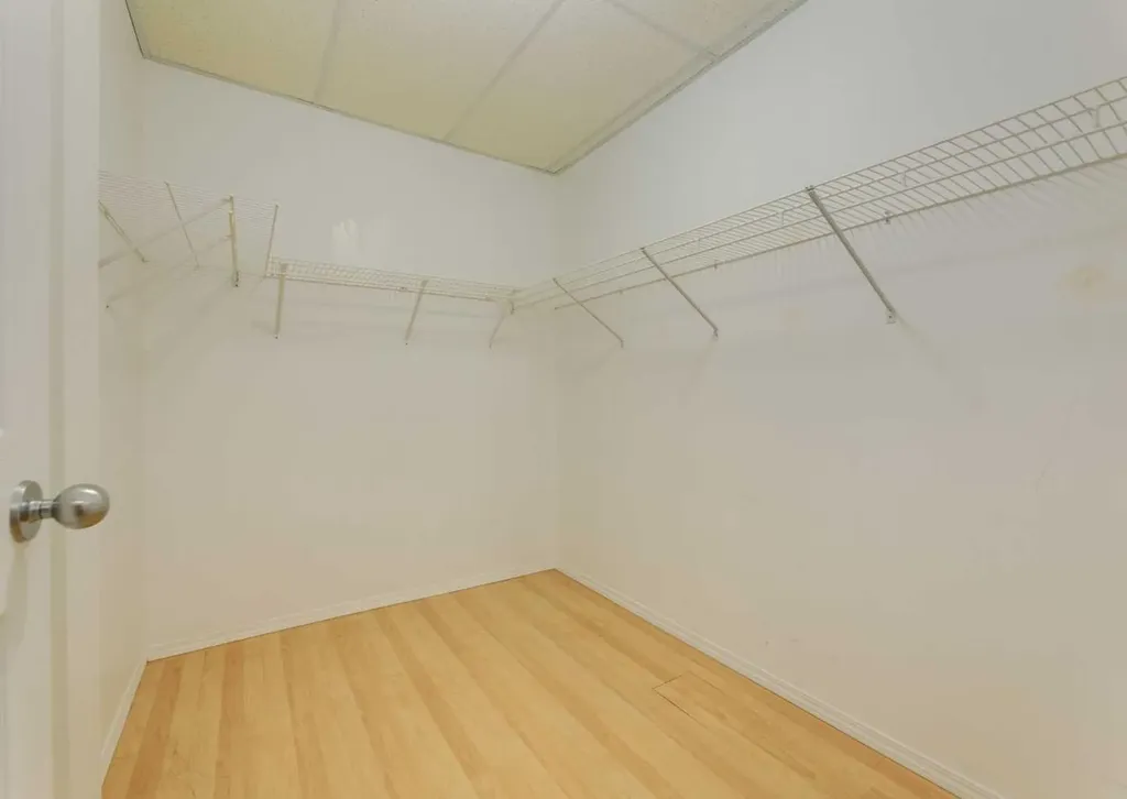 115 Scimitar Heath NW Calgary AB T3L 2E1