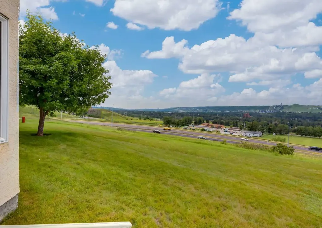 115 Scimitar Heath NW Calgary AB T3L 2E1