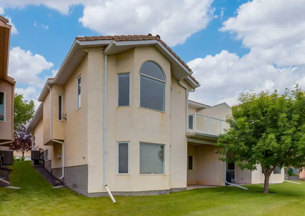 115 Scimitar Heath NW Calgary AB T3L 2E1