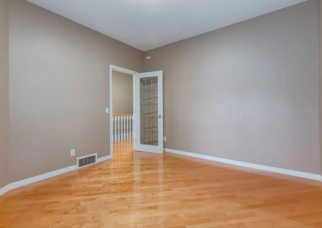 115 Scimitar Heath NW Calgary AB T3L 2E1