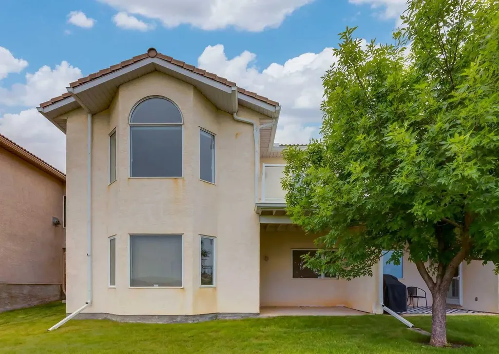 115 Scimitar Heath NW Calgary AB T3L 2E1