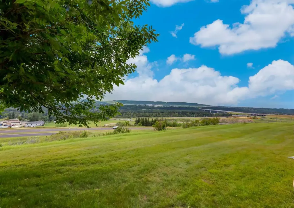 115 Scimitar Heath NW Calgary AB T3L 2E1