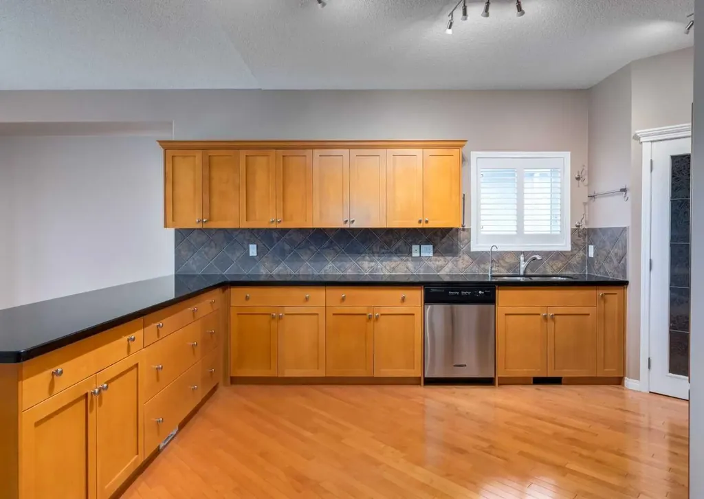 115 Scimitar Heath NW Calgary AB T3L 2E1