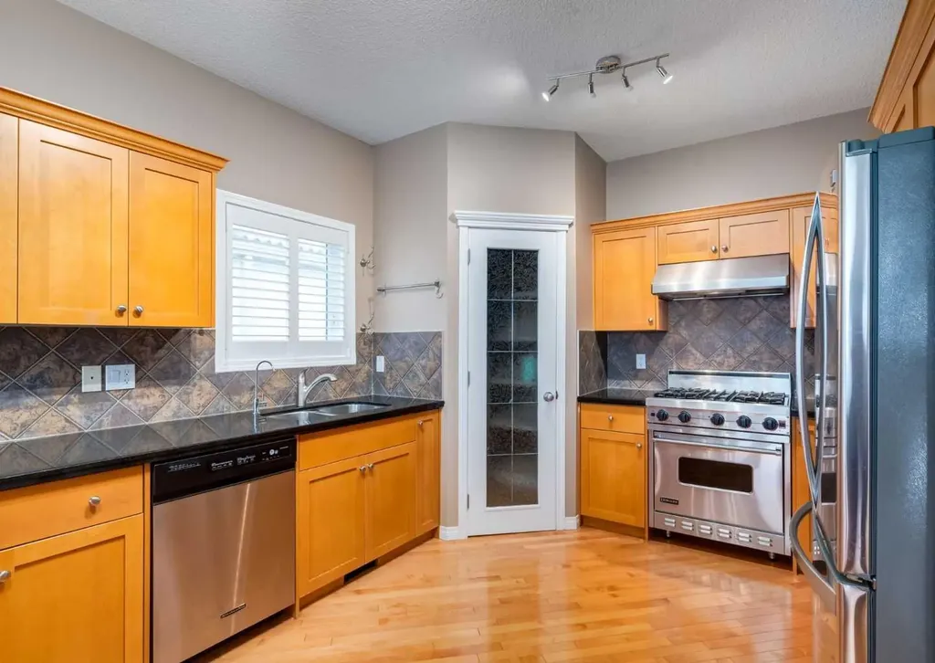 115 Scimitar Heath NW Calgary AB T3L 2E1
