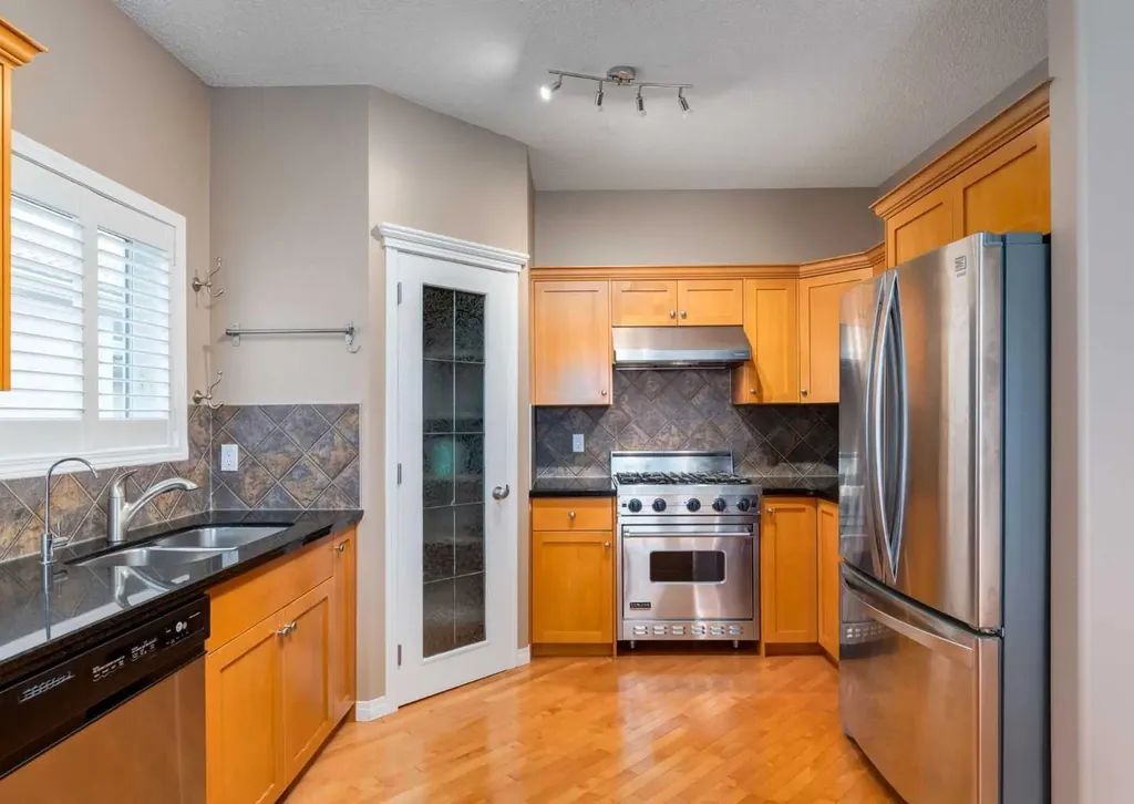 115 Scimitar Heath NW Calgary AB T3L 2E1