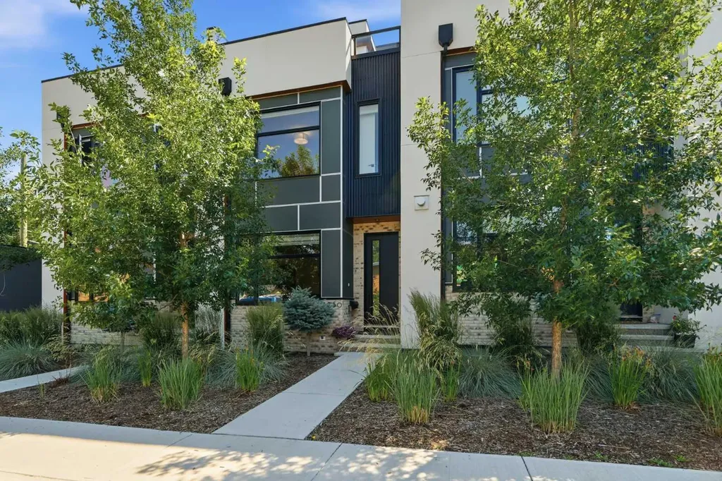 3250 18 Street SW Calgary AB T2T 6S5