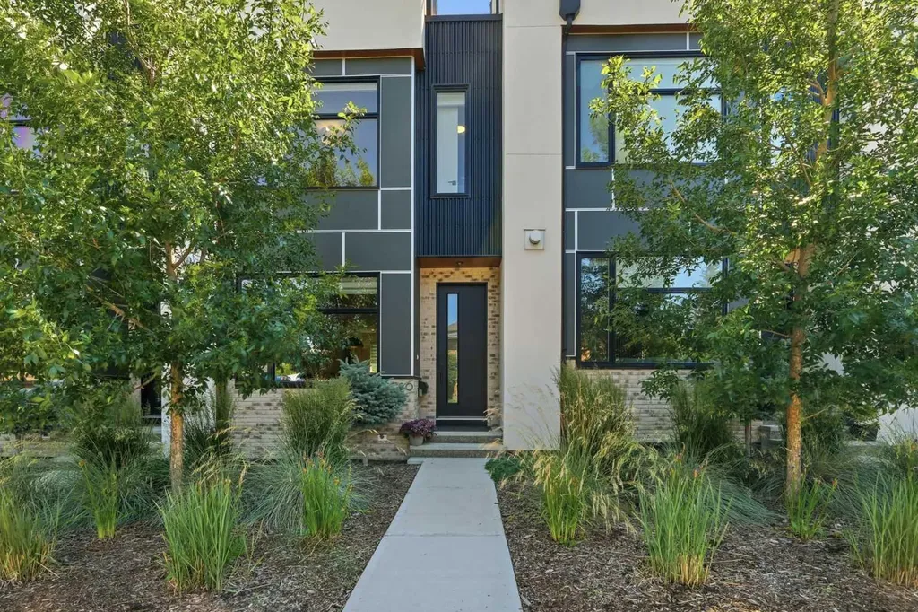 3250 18 Street SW Calgary AB T2T 6S5