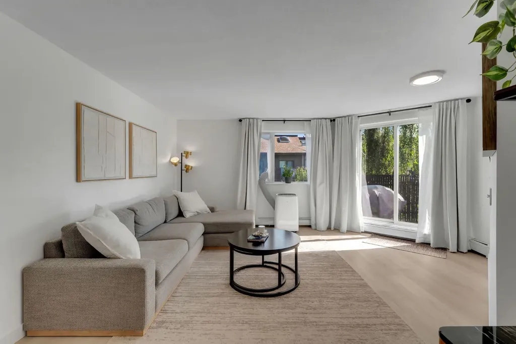 705 56 Avenue SW Calgary AB T2V 0G9