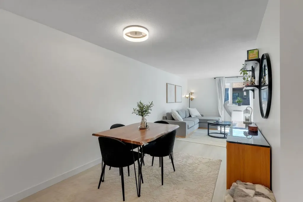 705 56 Avenue SW Calgary AB T2V 0G9