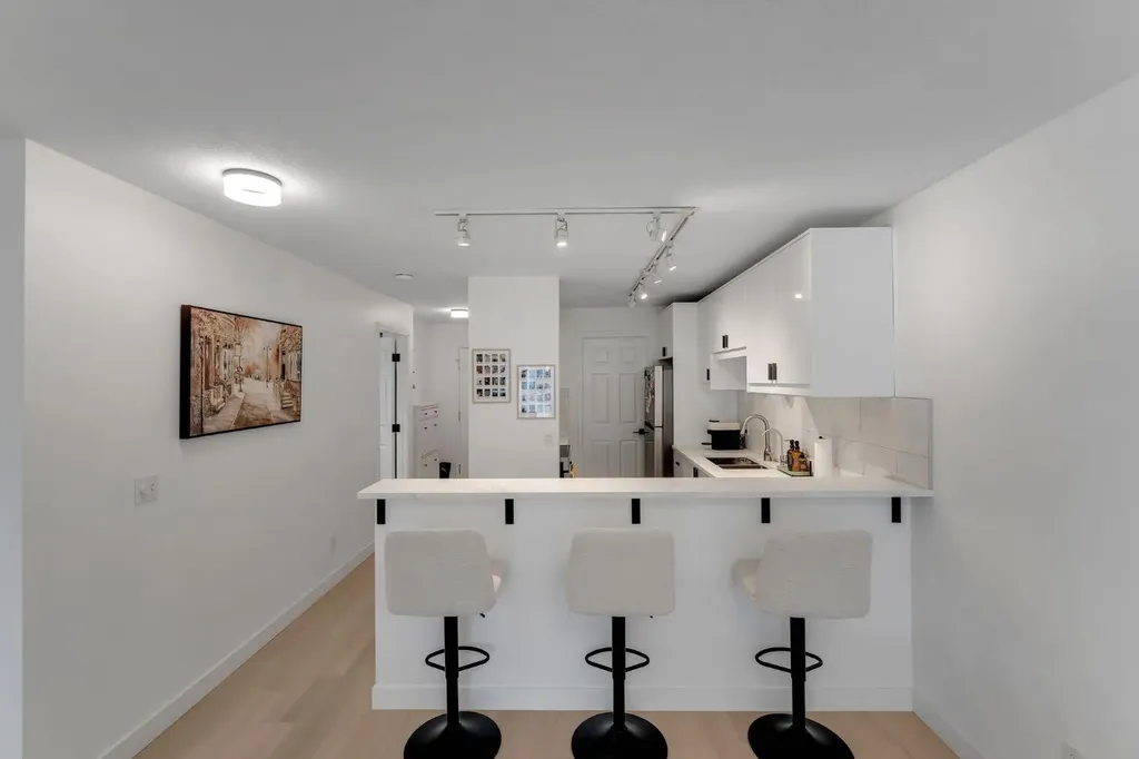 705 56 Avenue SW Calgary AB T2V 0G9