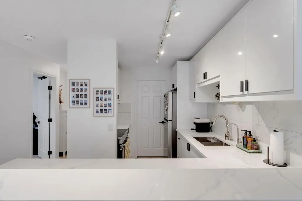 705 56 Avenue SW Calgary AB T2V 0G9