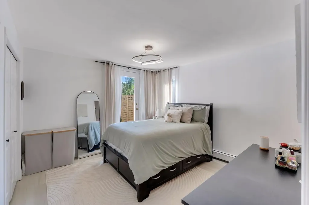 705 56 Avenue SW Calgary AB T2V 0G9