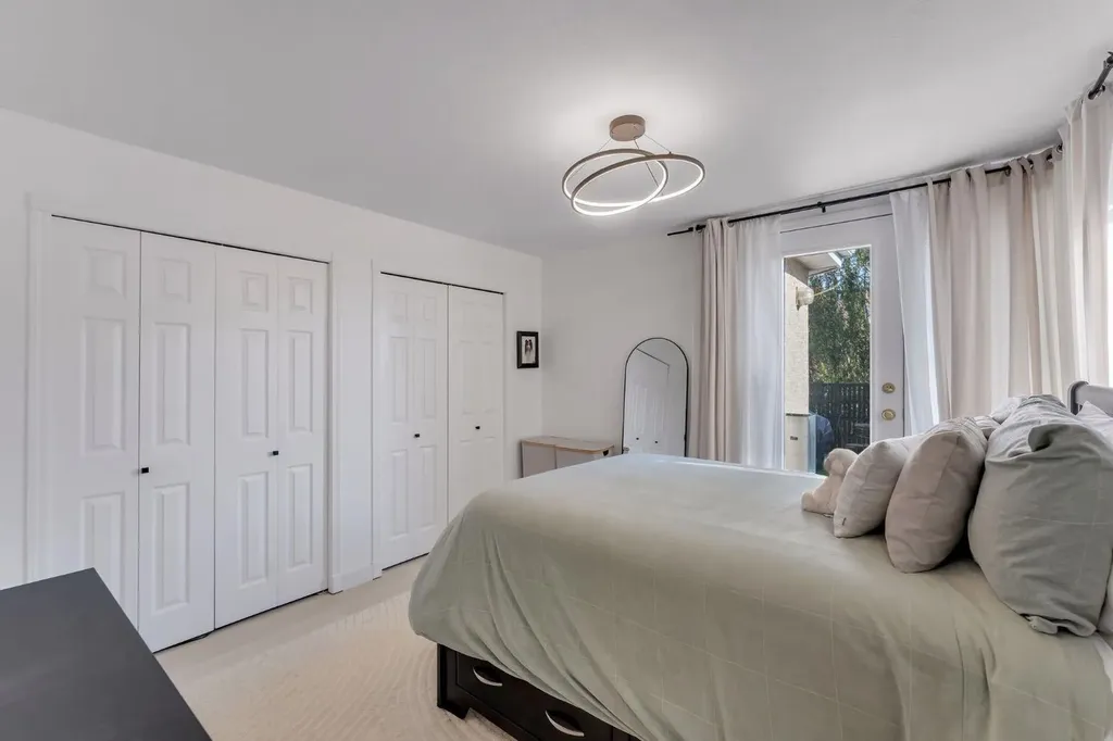 705 56 Avenue SW Calgary AB T2V 0G9