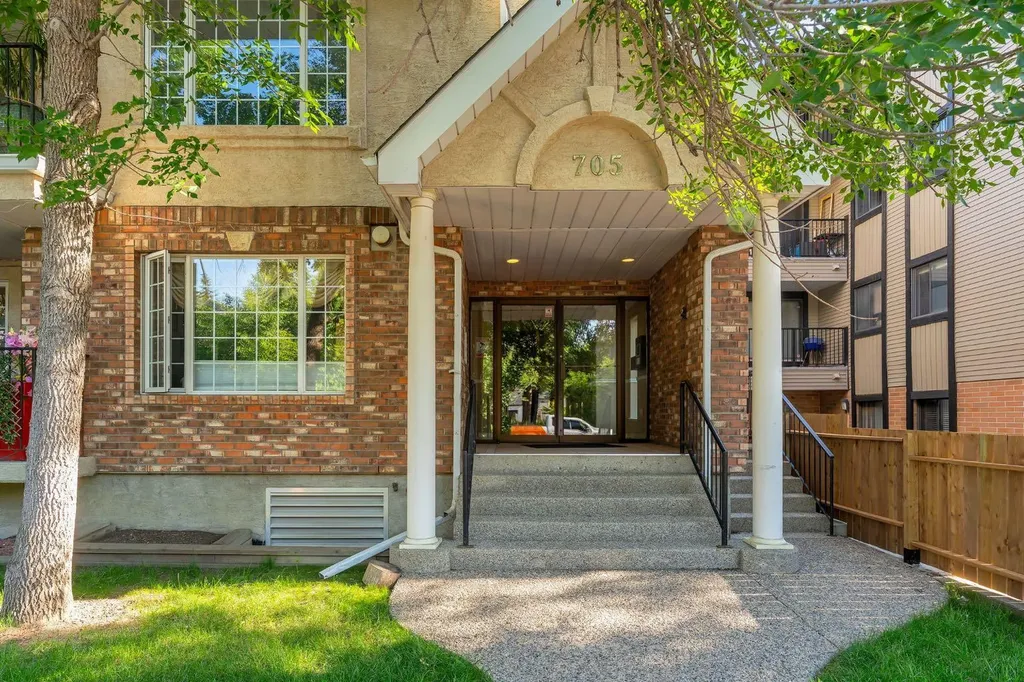 705 56 Avenue SW Calgary AB T2V 0G9