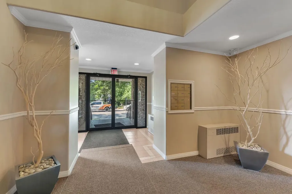 705 56 Avenue SW Calgary AB T2V 0G9