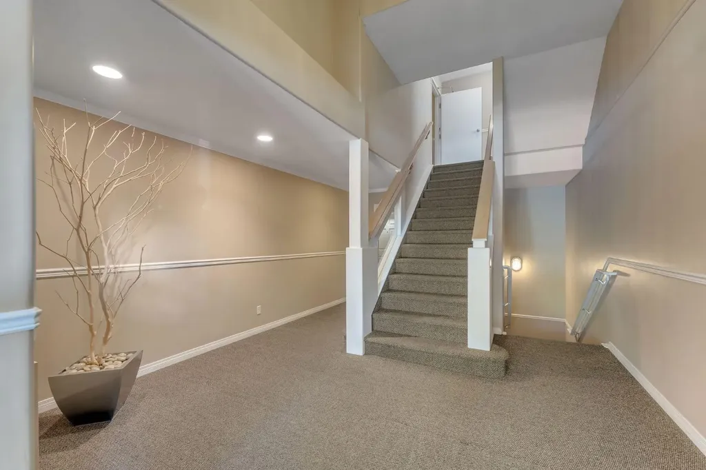 705 56 Avenue SW Calgary AB T2V 0G9