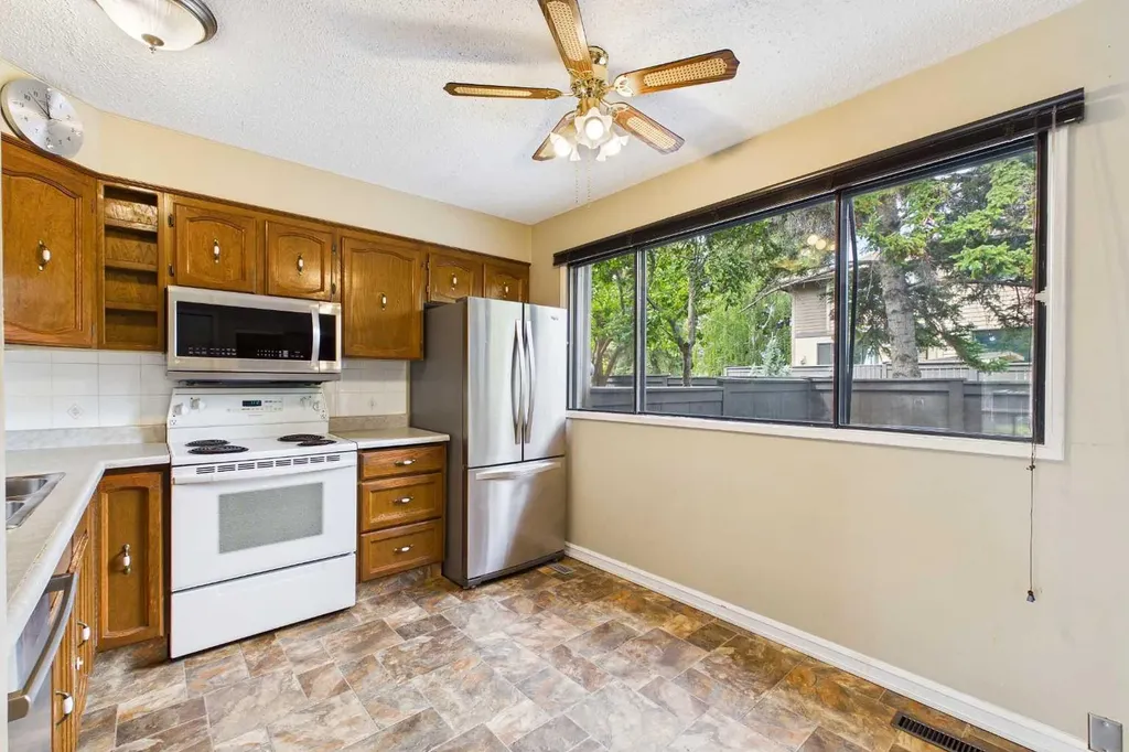 2300 Oakmoor Drive SW Calgary AB T2V 4N7