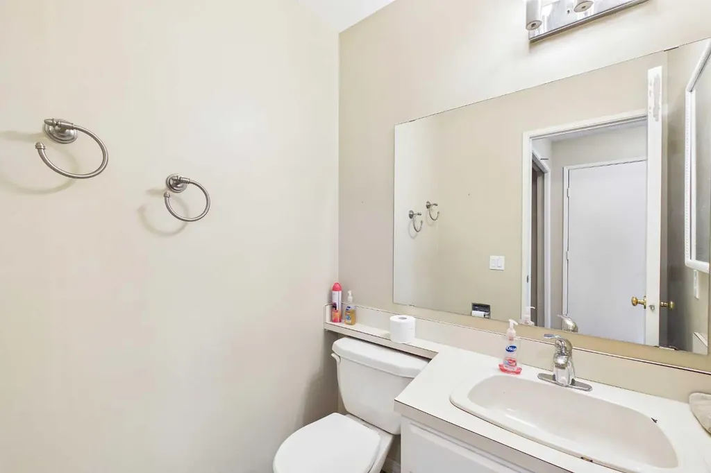 2300 Oakmoor Drive SW Calgary AB T2V 4N7
