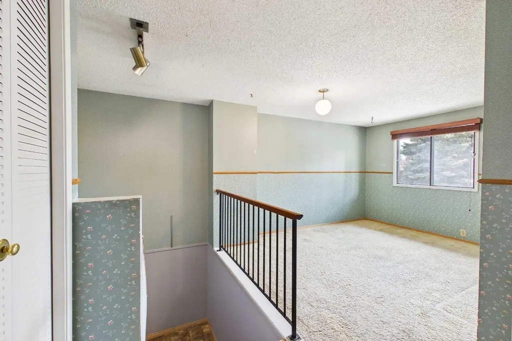 2300 Oakmoor Drive SW Calgary AB T2V 4N7