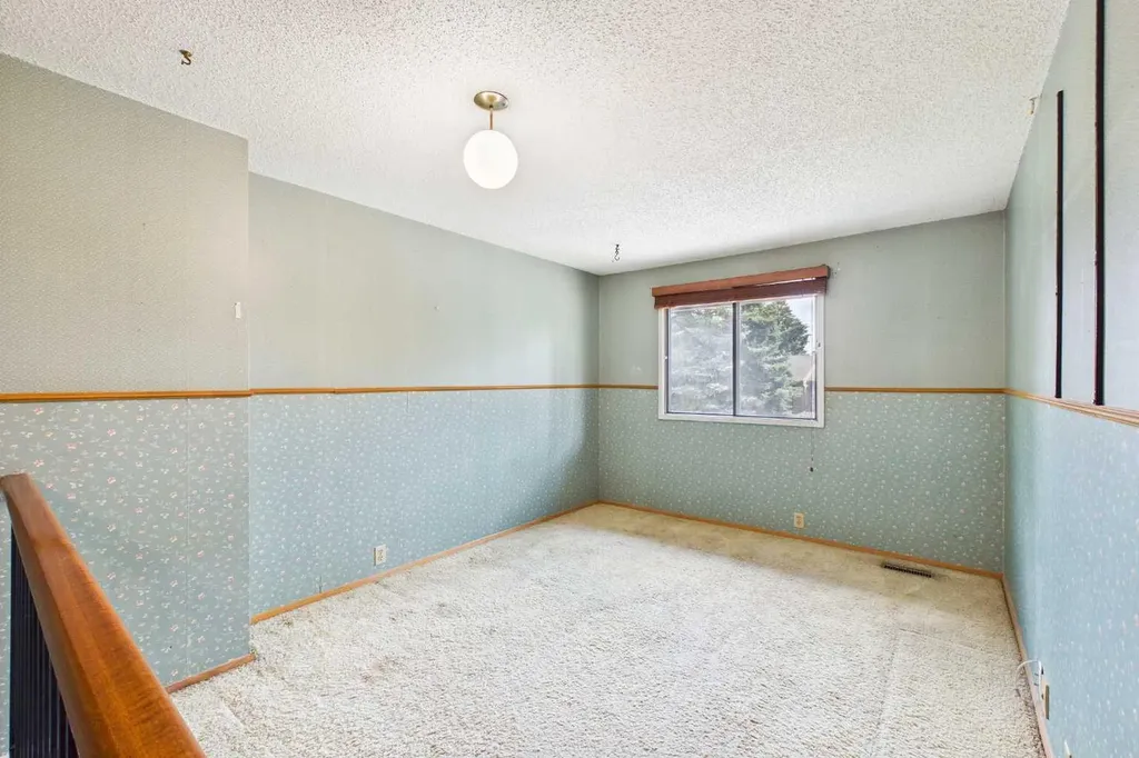 2300 Oakmoor Drive SW Calgary AB T2V 4N7