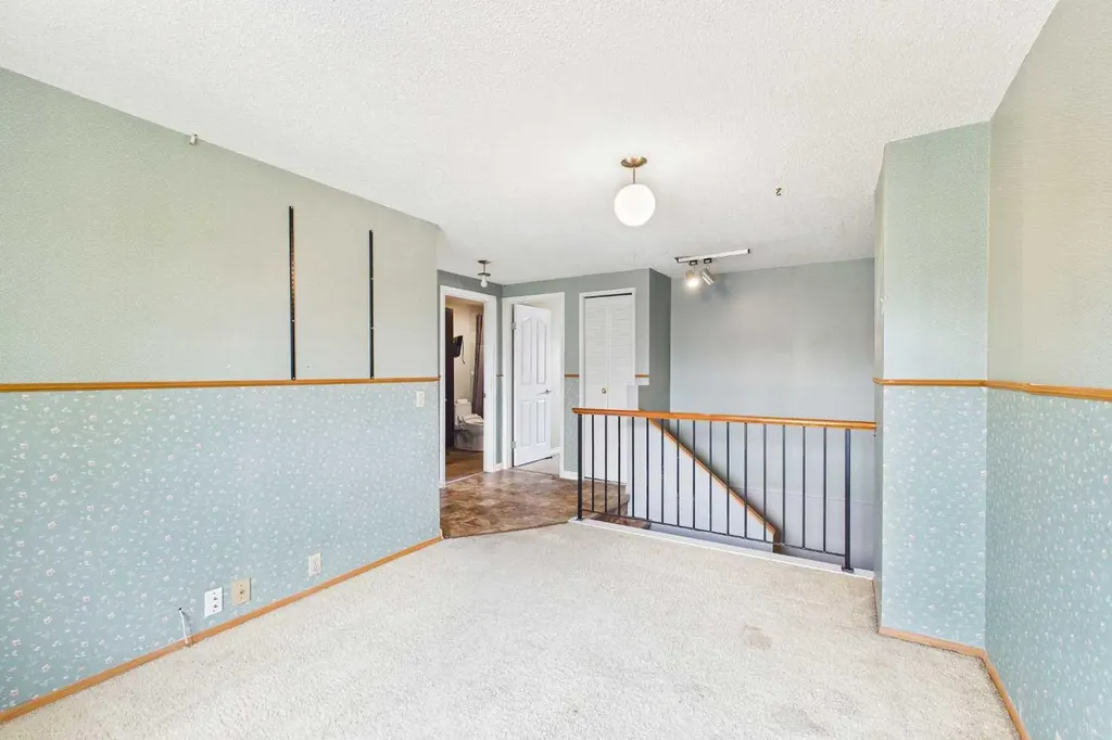 2300 Oakmoor Drive SW Calgary AB T2V 4N7