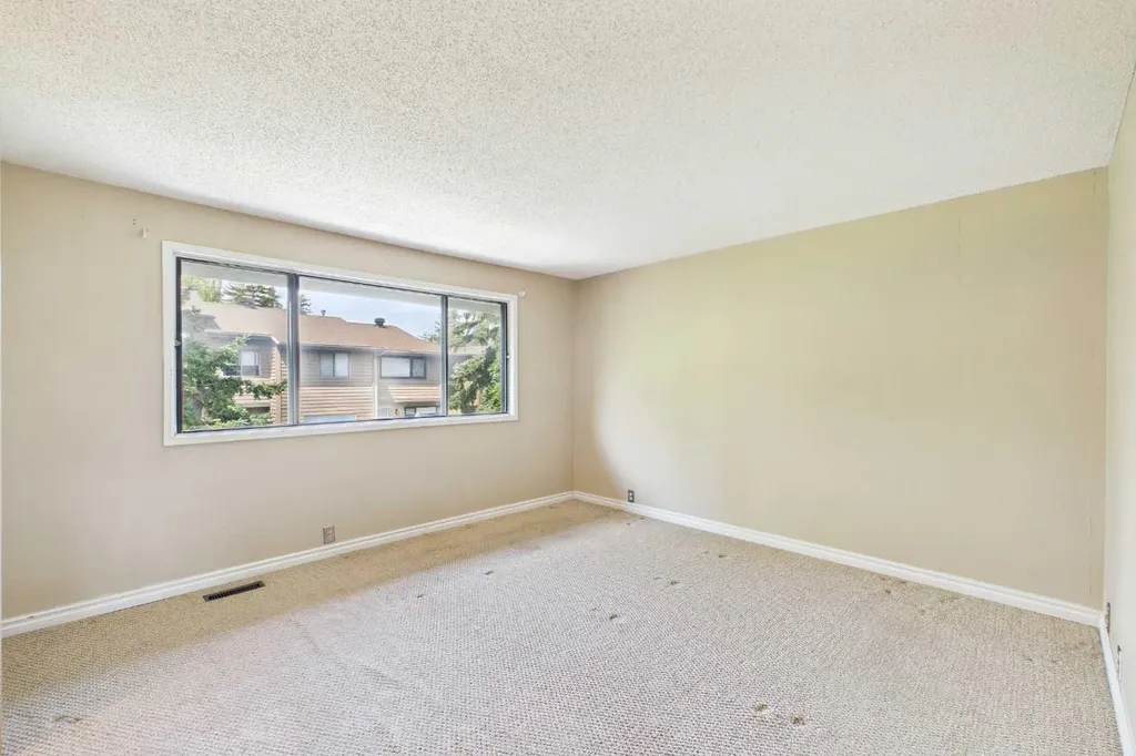 2300 Oakmoor Drive SW Calgary AB T2V 4N7