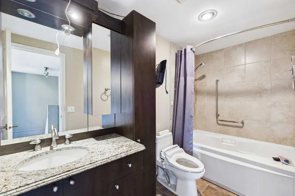 2300 Oakmoor Drive SW Calgary AB T2V 4N7