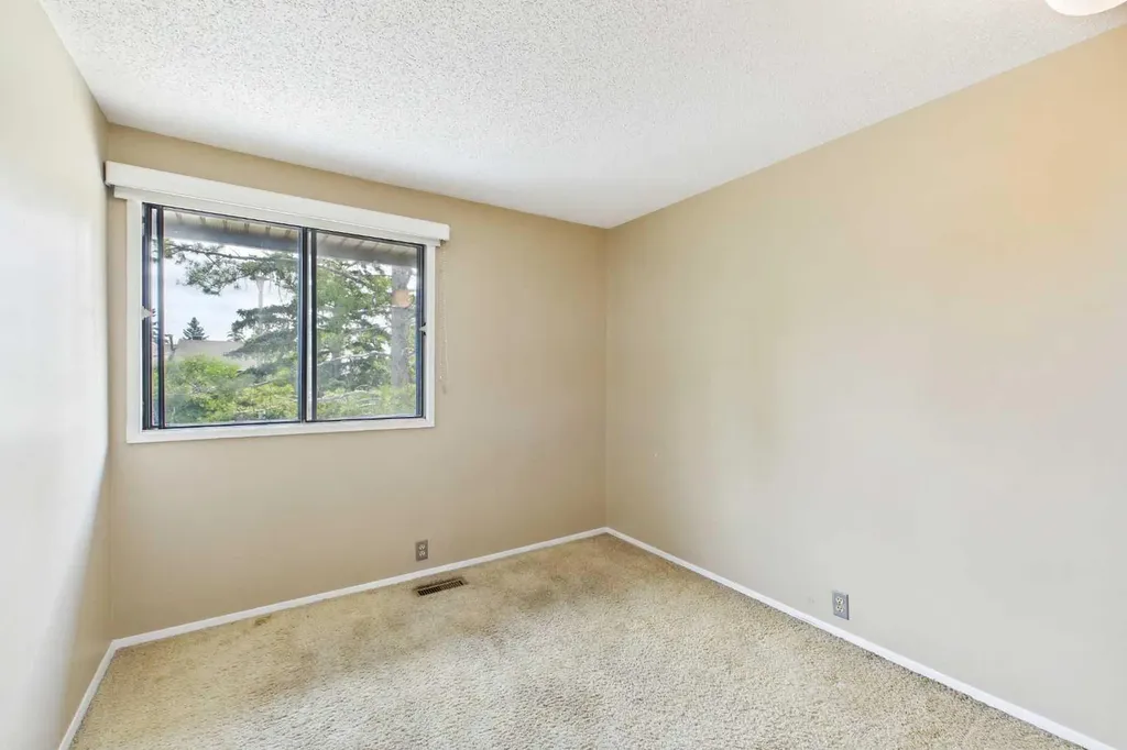 2300 Oakmoor Drive SW Calgary AB T2V 4N7