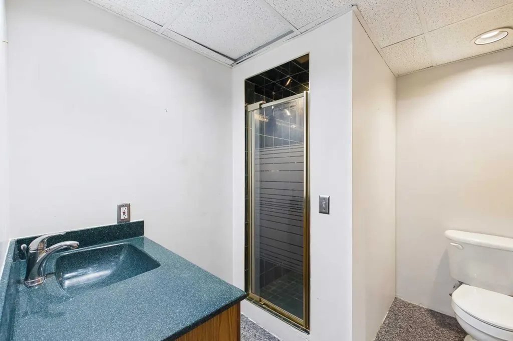 2300 Oakmoor Drive SW Calgary AB T2V 4N7