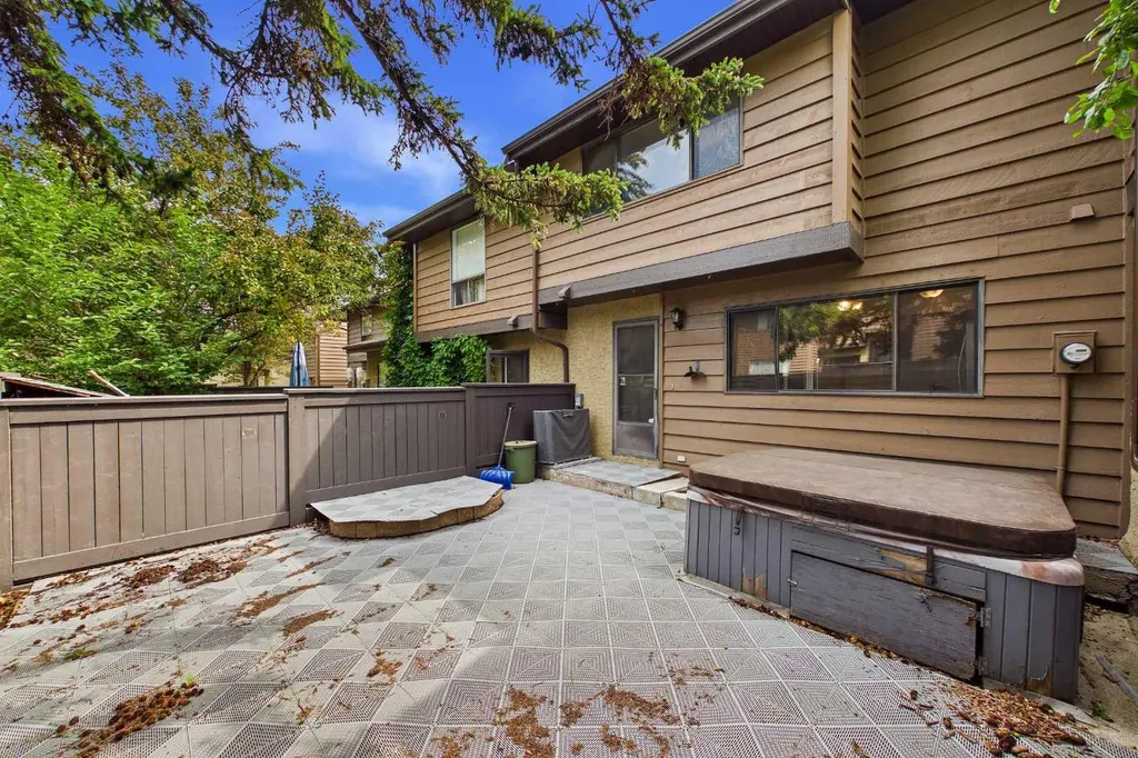 2300 Oakmoor Drive SW Calgary AB T2V 4N7