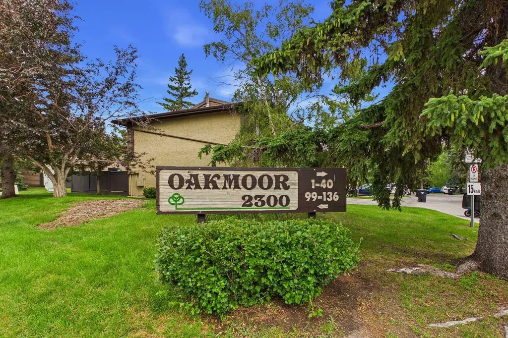 2300 Oakmoor Drive SW Calgary AB T2V 4N7