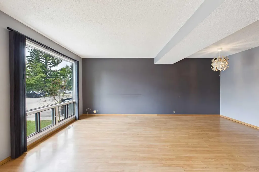 2300 Oakmoor Drive SW Calgary AB T2V 4N7