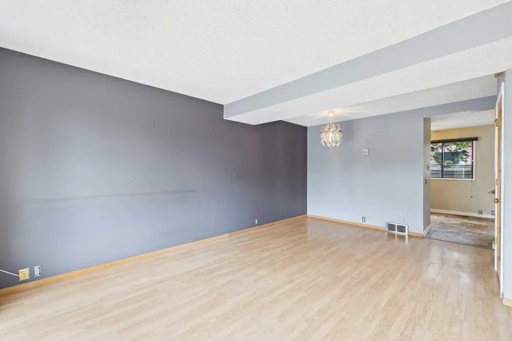 2300 Oakmoor Drive SW Calgary AB T2V 4N7