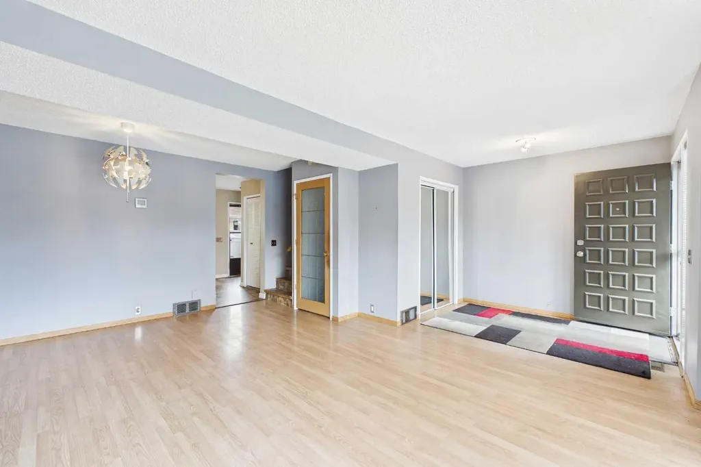 2300 Oakmoor Drive SW Calgary AB T2V 4N7