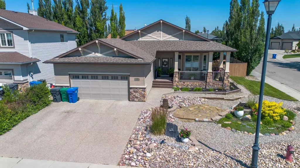 515 Canyon Cove W Lethbridge AB T1K 7V4