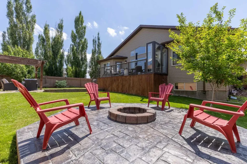 515 Canyon Cove W Lethbridge AB T1K 7V4