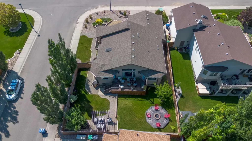 515 Canyon Cove W Lethbridge AB T1K 7V4