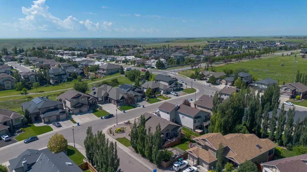 515 Canyon Cove W Lethbridge AB T1K 7V4