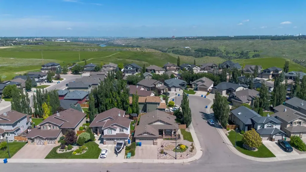 515 Canyon Cove W Lethbridge AB T1K 7V4