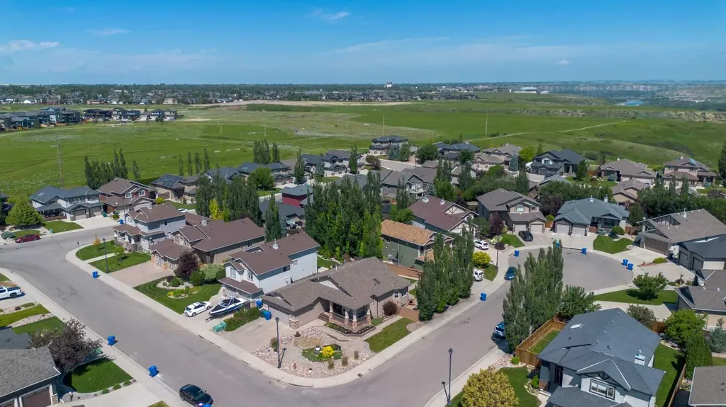 515 Canyon Cove W Lethbridge AB T1K 7V4