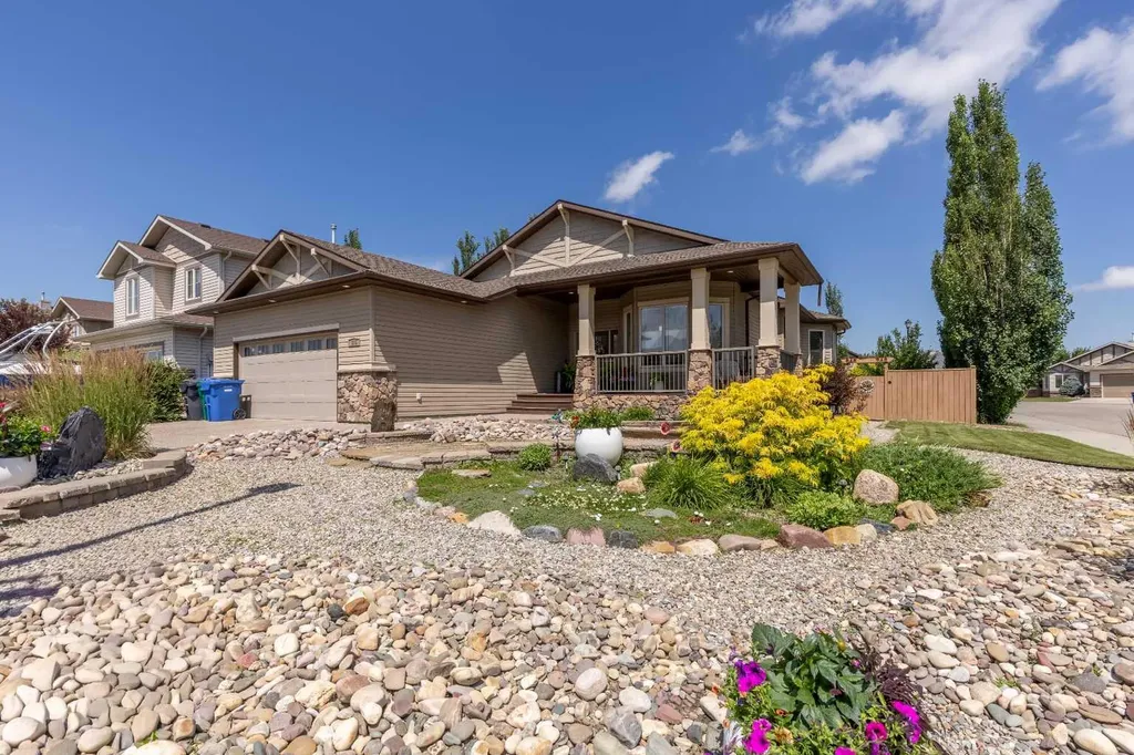 515 Canyon Cove W Lethbridge AB T1K 7V4