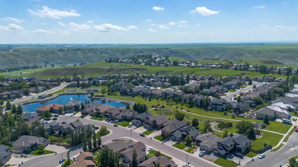515 Canyon Cove W Lethbridge AB T1K 7V4
