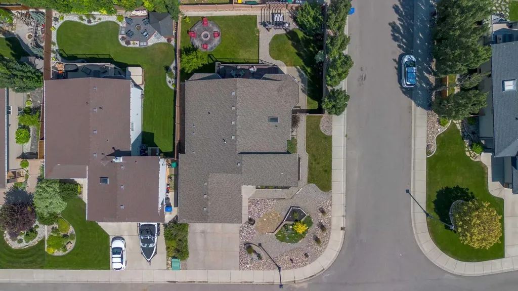 515 Canyon Cove W Lethbridge AB T1K 7V4