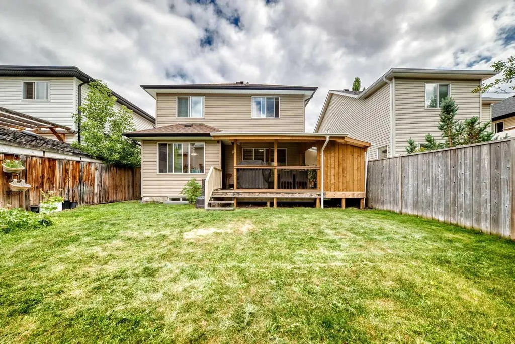 53 Everhollow Park SW Calgary AB T2Y4R3