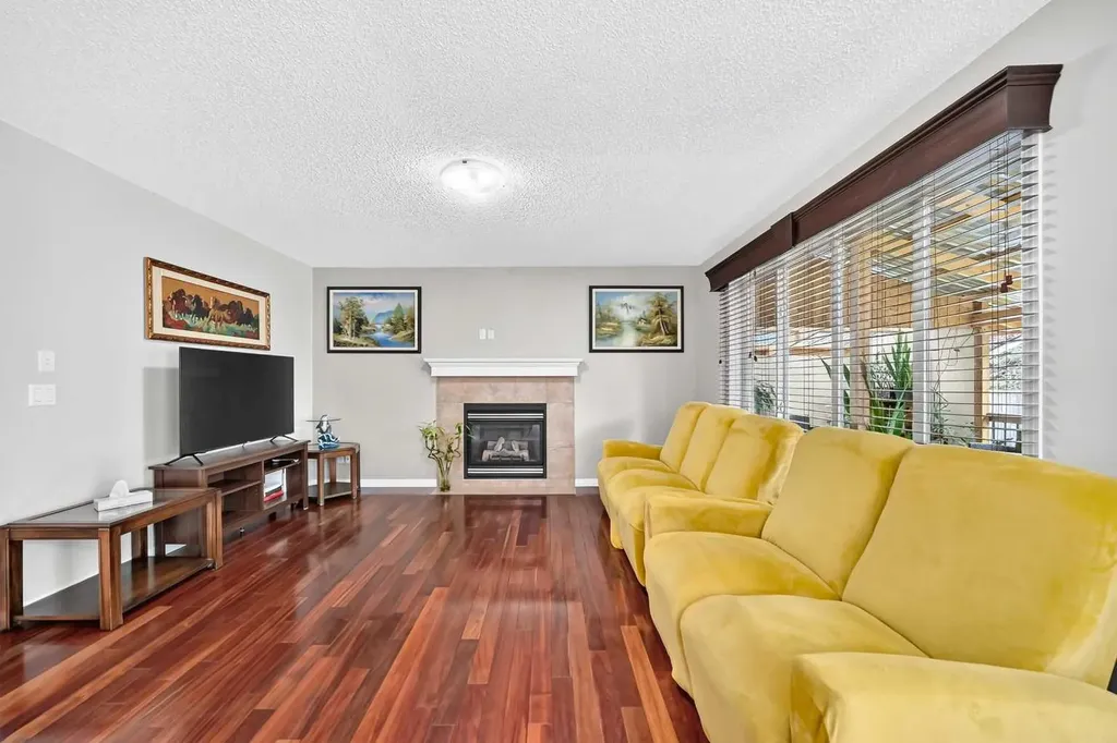 53 Everhollow Park SW Calgary AB T2Y4R3