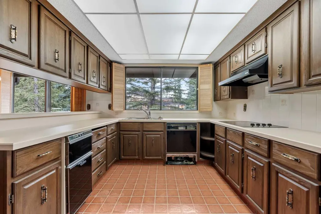 1901 Varsity Estates Drive NW Calgary AB T3B 4T7