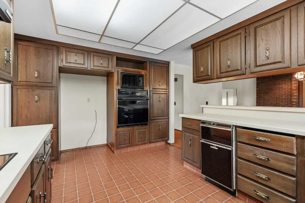 1901 Varsity Estates Drive NW Calgary AB T3B 4T7