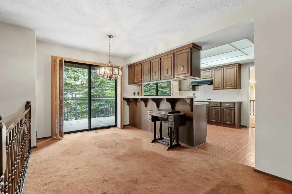 1901 Varsity Estates Drive NW Calgary AB T3B 4T7